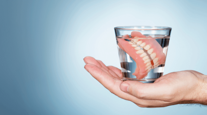 入れ歯を外して食事をする3つのデメリット