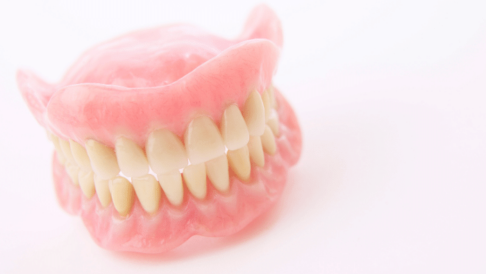 総入れ歯と比べた場合