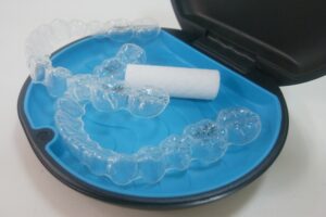 インビザライン 浮く