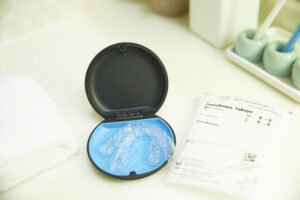 インビザライン　アタッチメントすぐ取れる